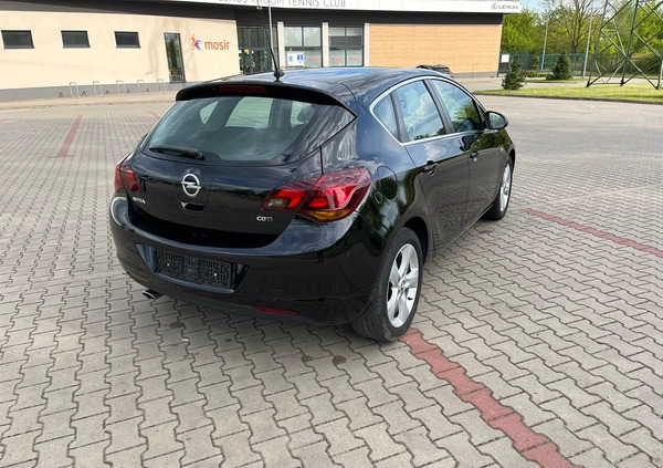 Opel Astra cena 16900 przebieg: 210000, rok produkcji 2009 z Radom małe 232